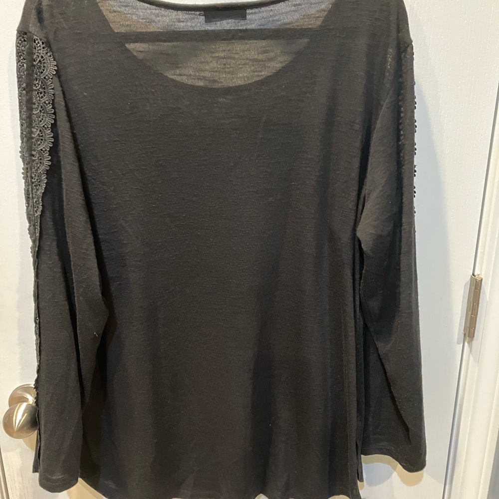 Plus size blouse - Picture 5 of 6